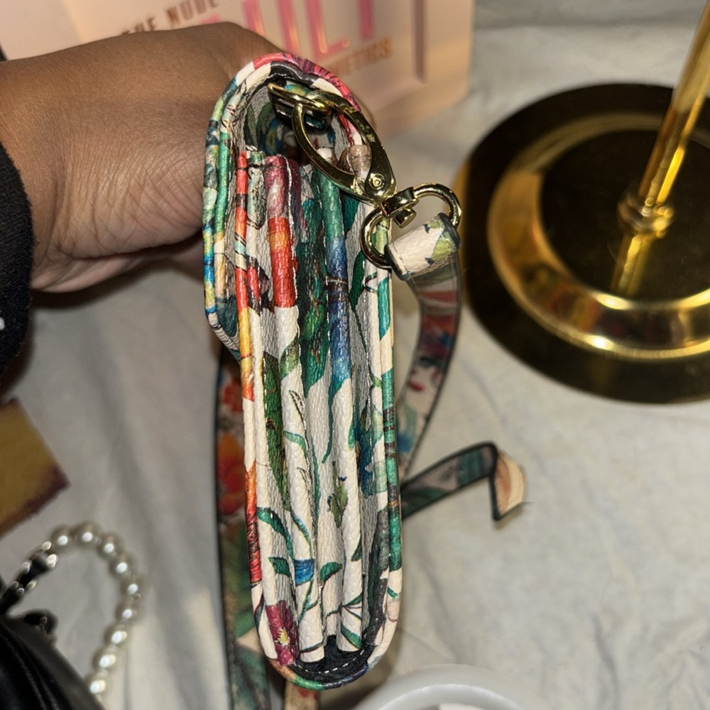NWOT Floral Steve Madden crossbody w/removable strap - Picture 7 of 12